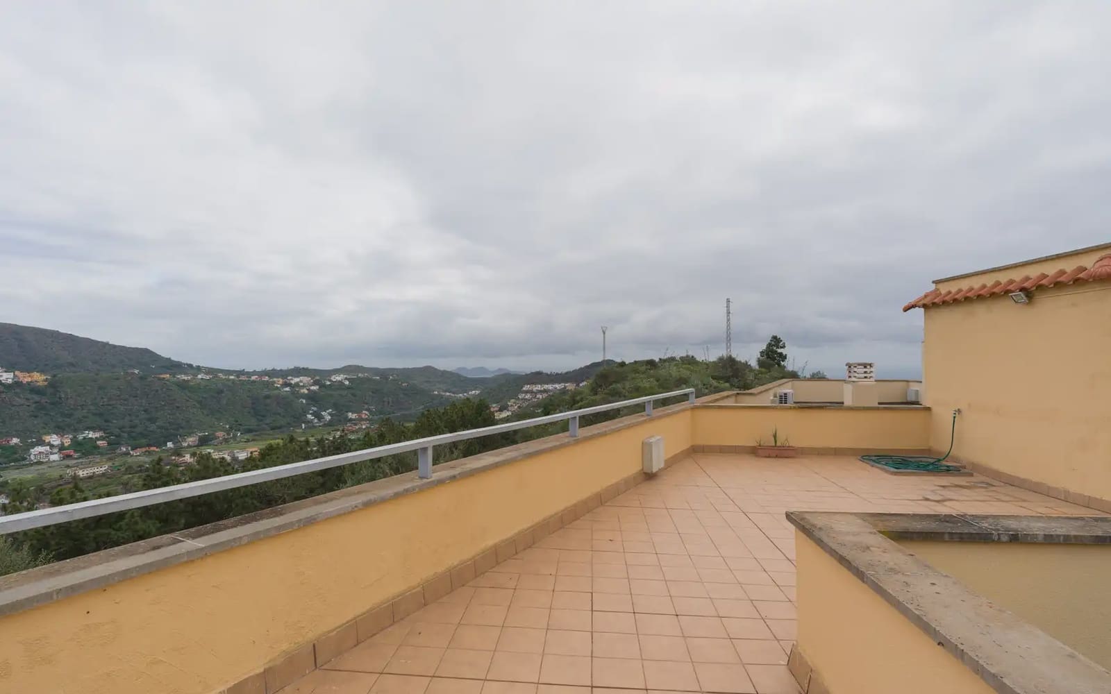 2 sypialnia Penthouse na sprzedaż w Santa Brigida z garażem - 325 000 € (Ref: 9782362)