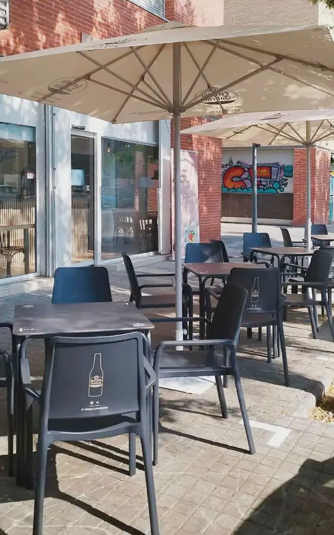 Erhverv til salg i Barcelona by - € 190.000 (Ref: 9784512)