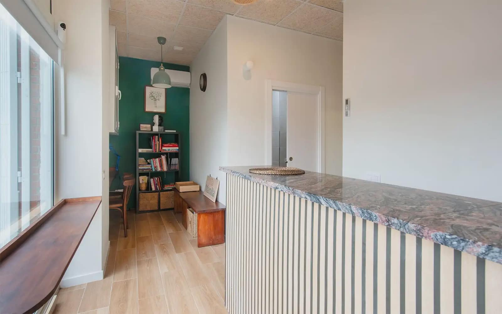 Erhverv til salg i Barcelona by - € 190.000 (Ref: 9784512)