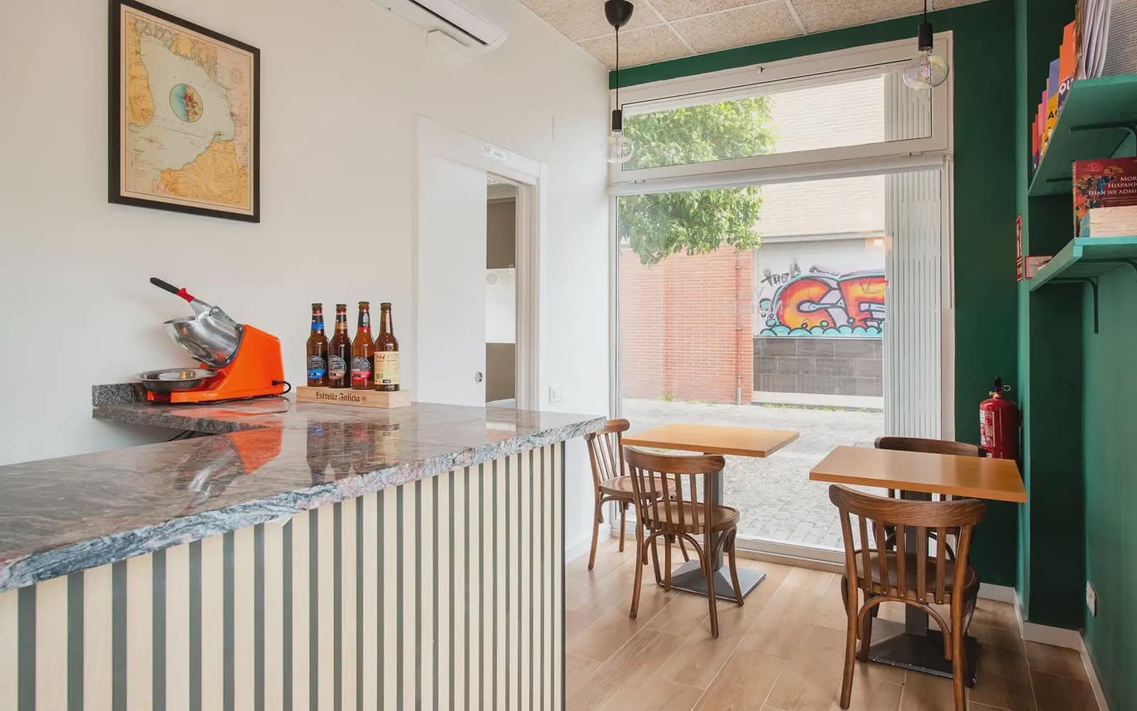 Erhverv til salg i Barcelona by - € 190.000 (Ref: 9784512)