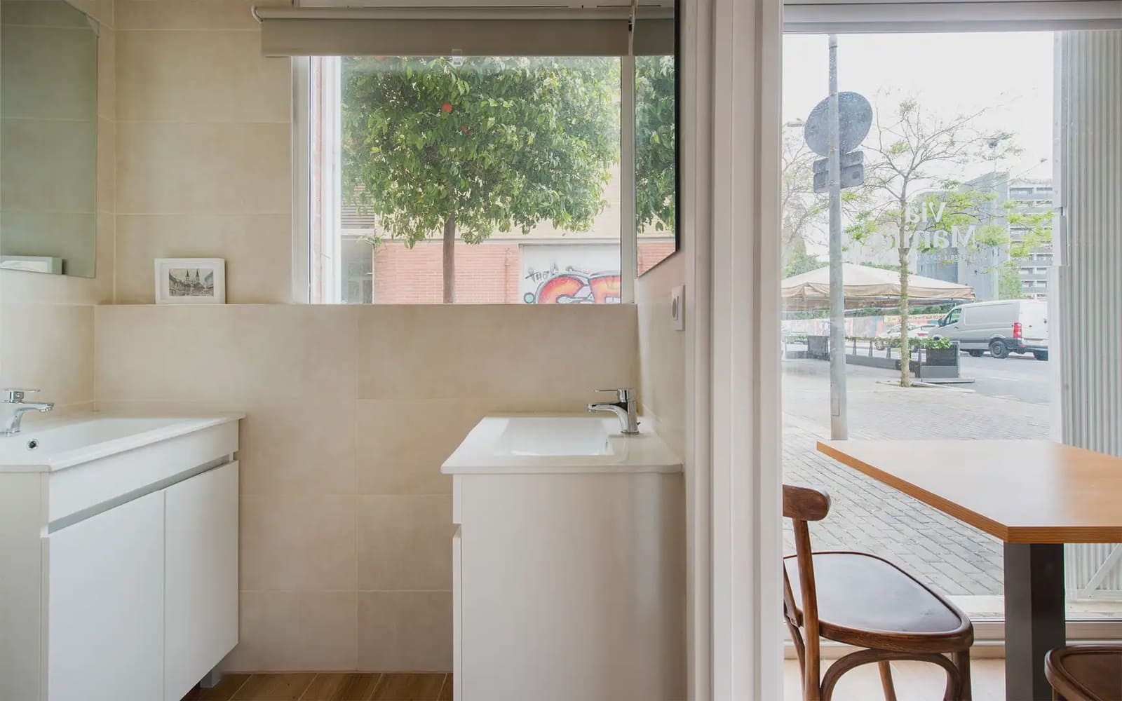 Erhverv til salg i Barcelona by - € 190.000 (Ref: 9784512)