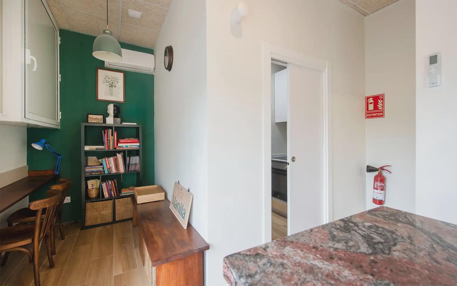 Erhverv til salg i Barcelona by - € 190.000 (Ref: 9784512)