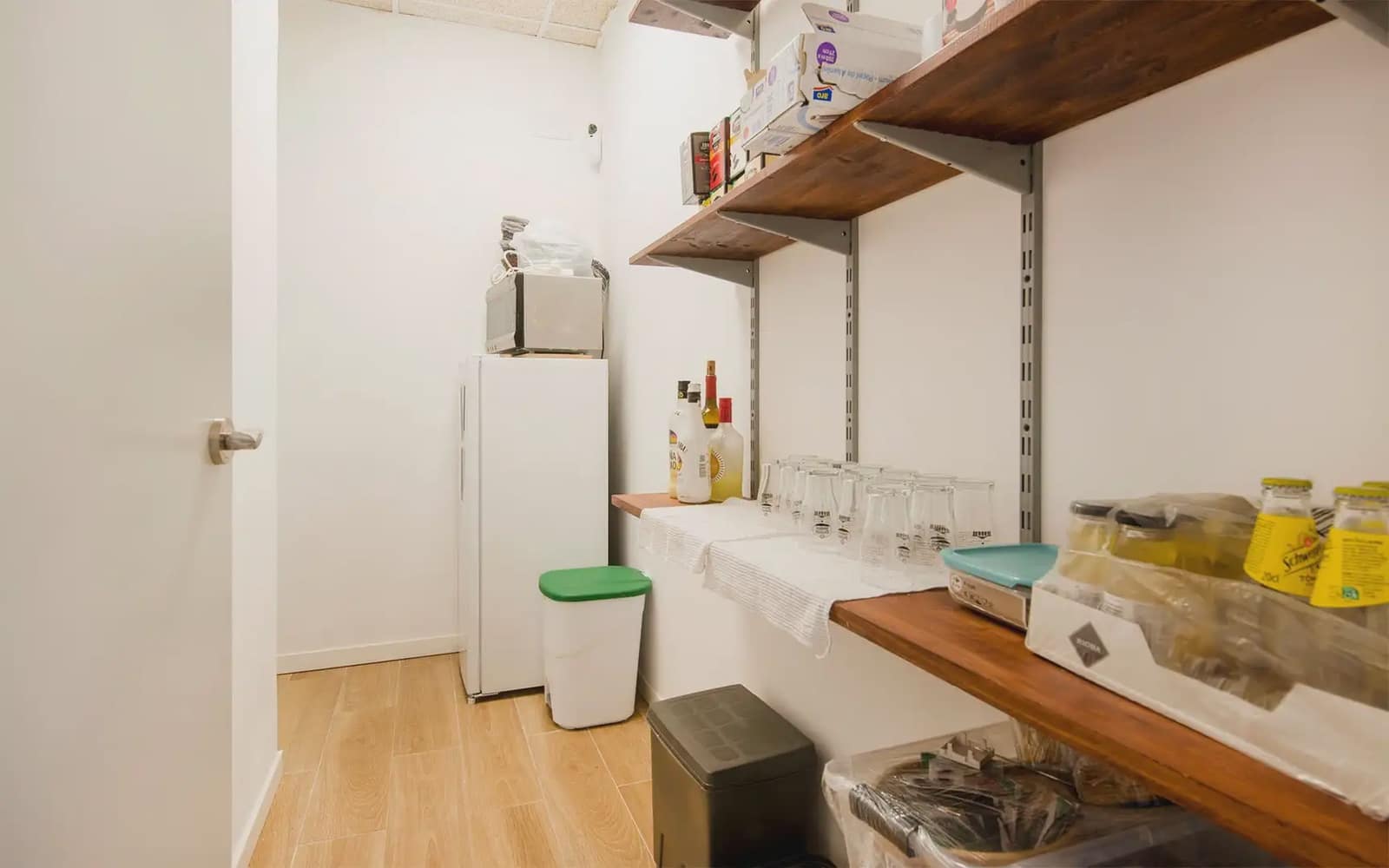 Erhverv til salg i Barcelona by - € 190.000 (Ref: 9784512)