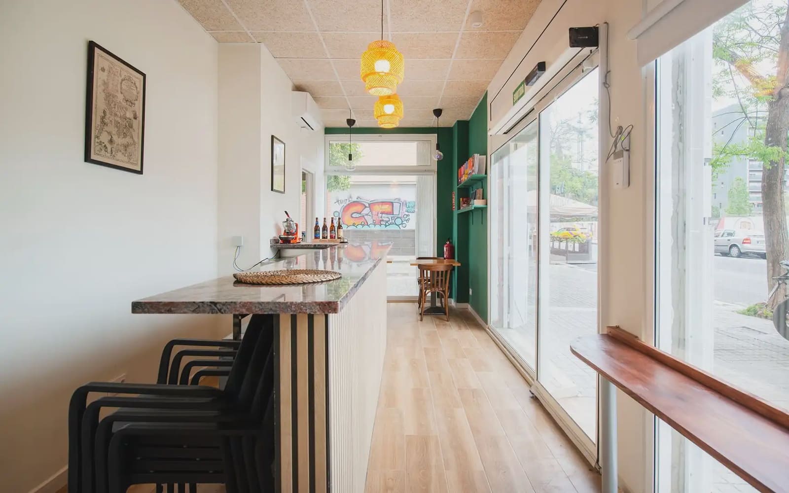 Erhverv til salg i Barcelona by - € 190.000 (Ref: 9784512)