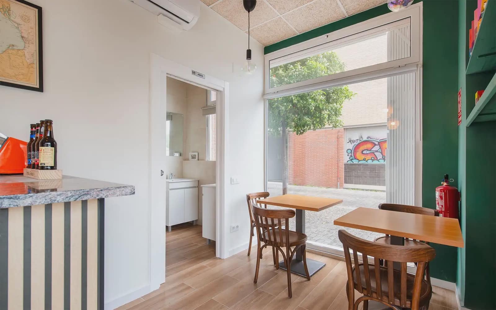 Erhverv til salg i Barcelona by - € 190.000 (Ref: 9784512)