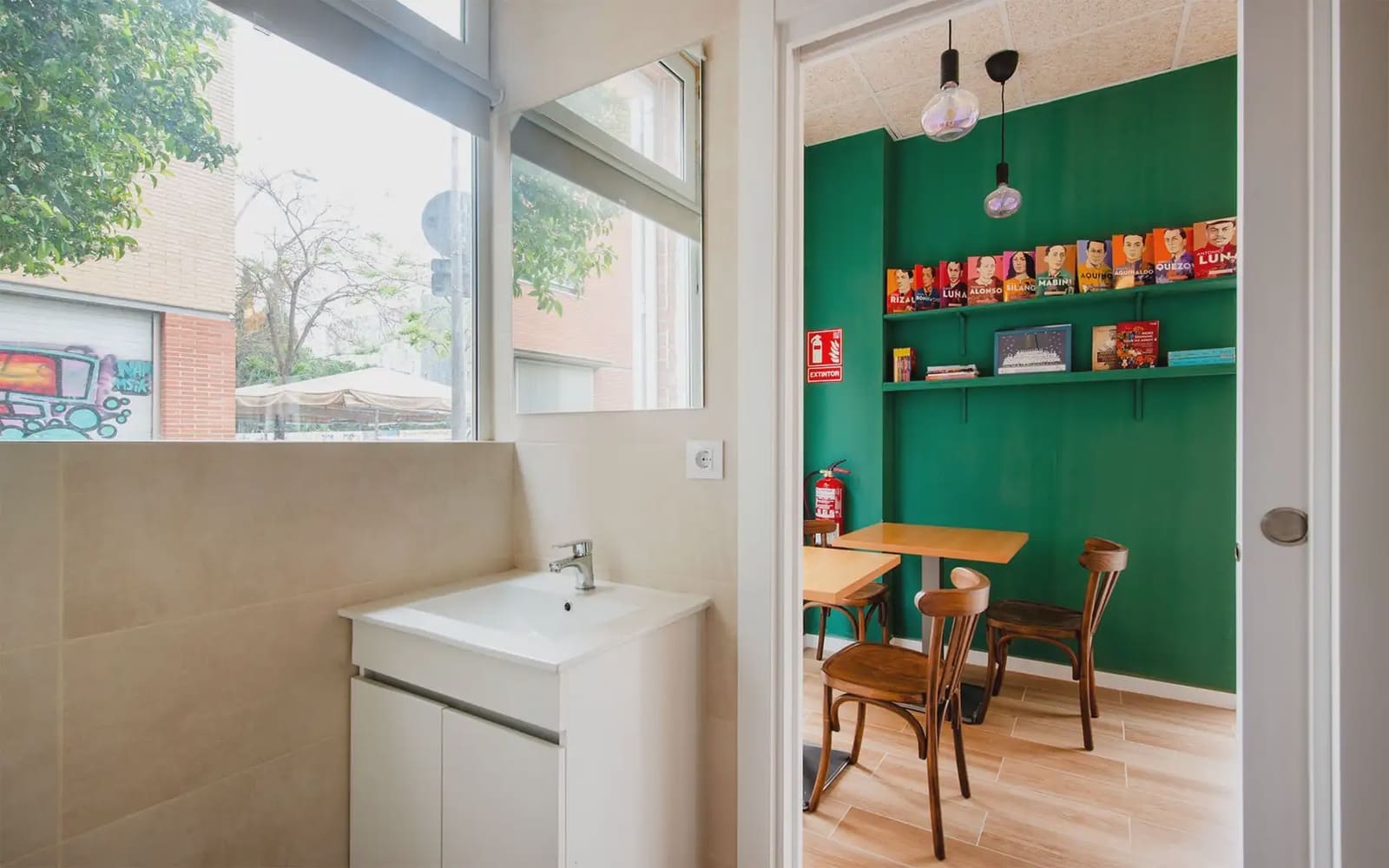 Erhverv til salg i Barcelona by - € 190.000 (Ref: 9784512)