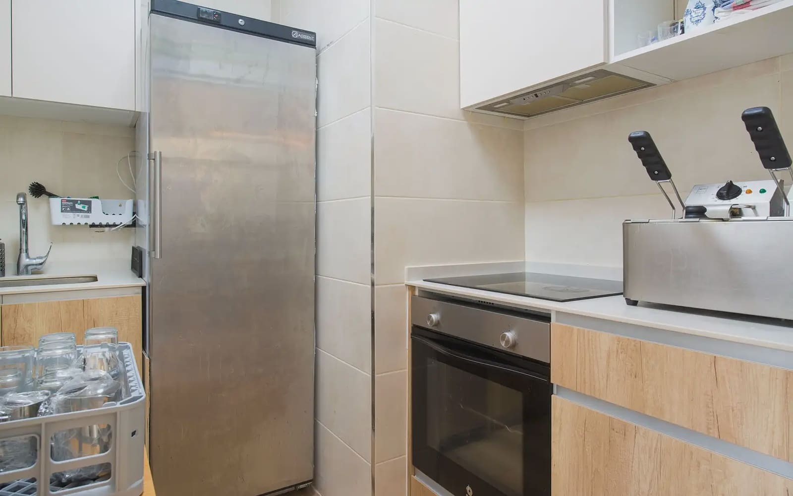 Erhverv til salg i Barcelona by - € 190.000 (Ref: 9784512)