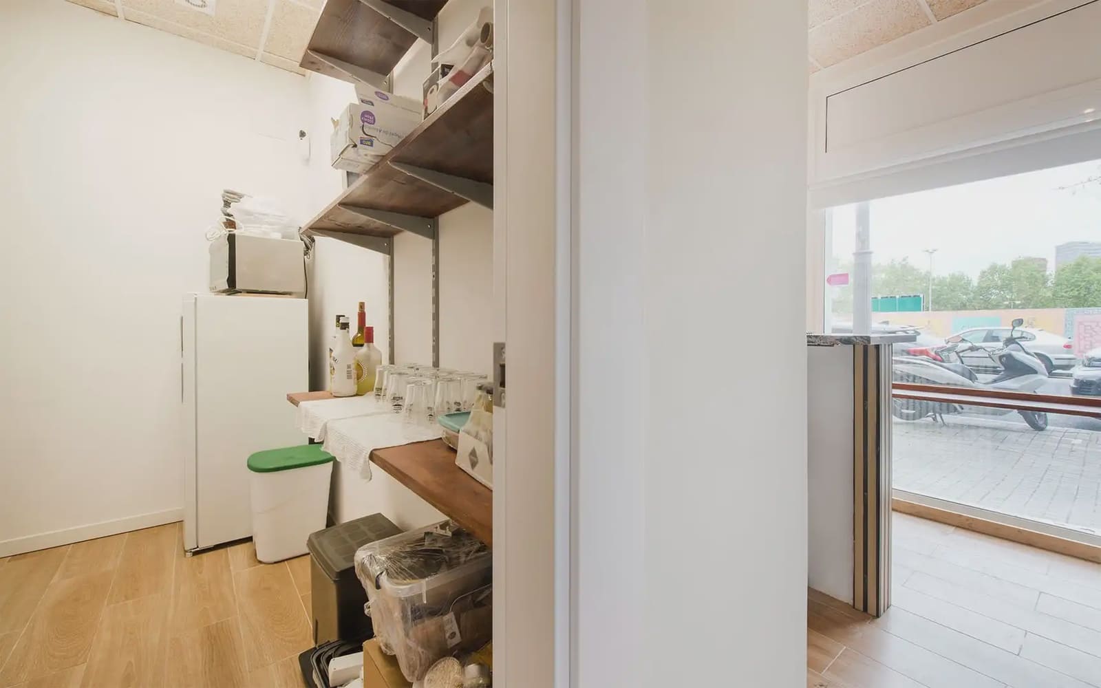 Erhverv til salg i Barcelona by - € 190.000 (Ref: 9784512)