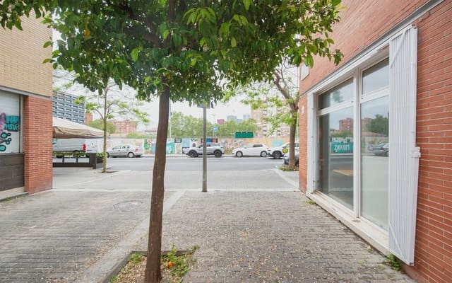 Kommersiell till salu i La Marina de Port, Barcelona stad - 190 000 € (Ref: 9784512)