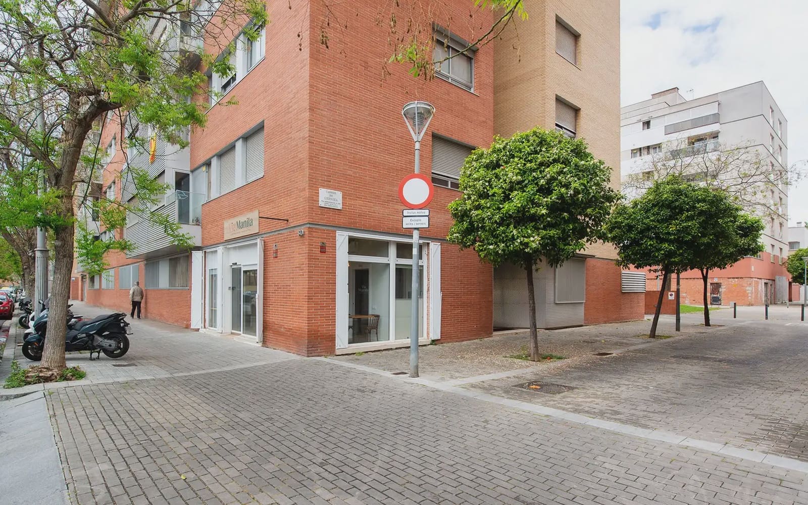 Erhverv til salg i Barcelona by - € 190.000 (Ref: 9784512)