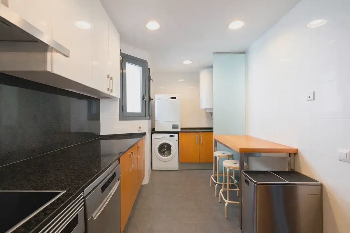 3 bedroom Flat for sale in Barcelona city with garage - € 650,000 (Ref: 9789797)