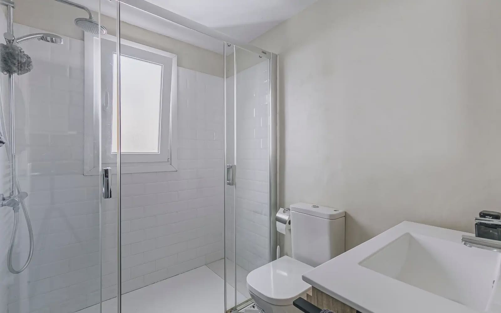 2 soveværelse Lejlighed til salg i Barcelona by - € 350.000 (Ref: 9793671)