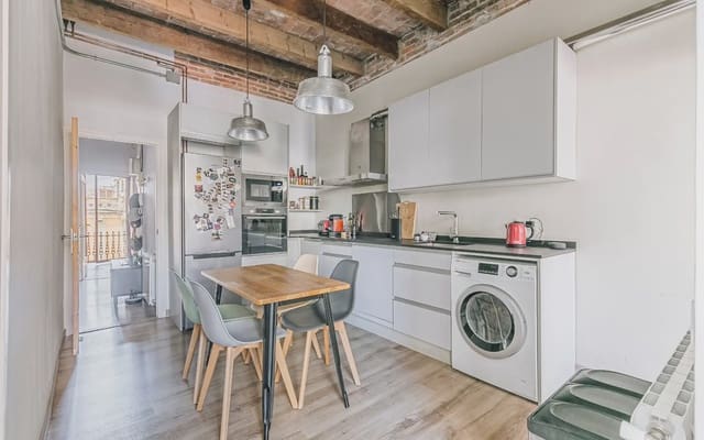 2 soveværelse Lejlighed til salg i El Clot, Barcelona by - € 350.000 (Ref: 9793671)