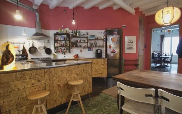 4 chambre Appartement à vendre à El Barri Gòtic, Barcelone ville - 495 000 € (Ref: 9805272)