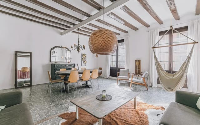 4 chambre Appartement à vendre à El Barri Gòtic, Barcelone ville - 475 000 € (Ref: 9805272)