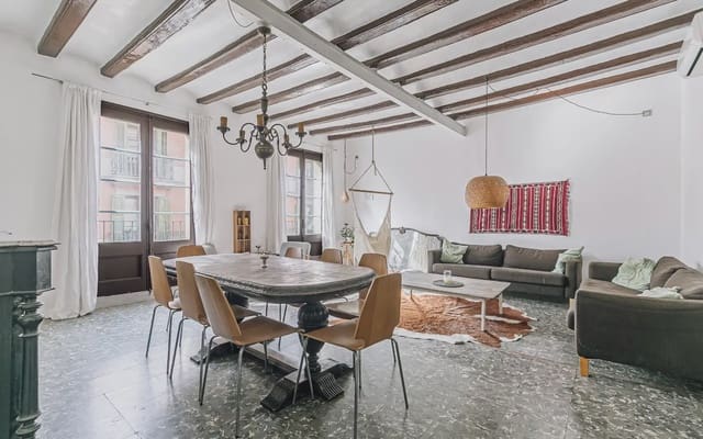 4 chambre Appartement à vendre à El Barri Gòtic, Barcelone ville - 475 000 € (Ref: 9805272)