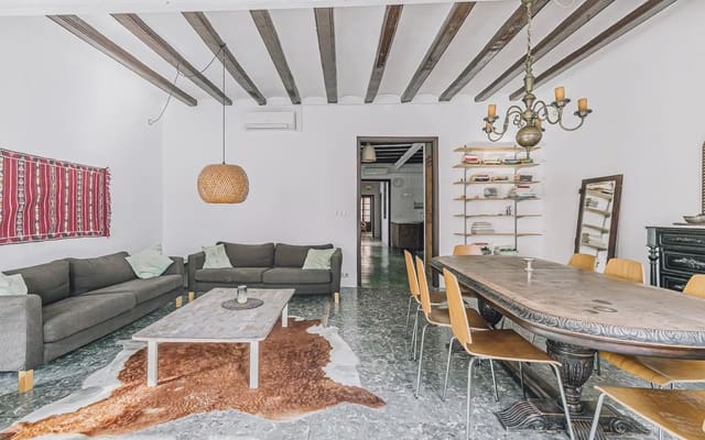 4 chambre Appartement à vendre à El Barri Gòtic, Barcelone ville - 475 000 € (Ref: 9805272)