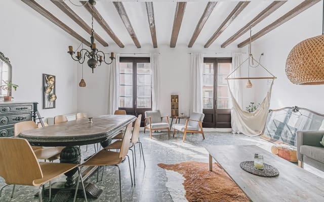 4 chambre Appartement à vendre à El Barri Gòtic, Barcelone ville - 475 000 € (Ref: 9805272)