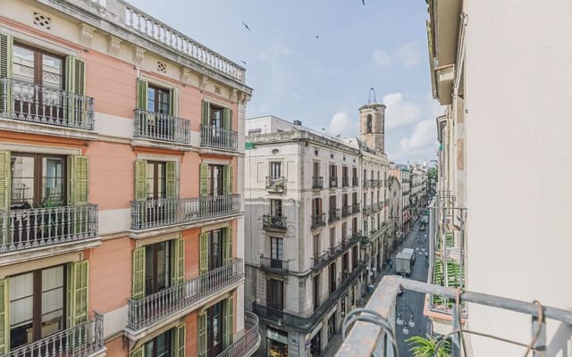 4 chambre Appartement à vendre à El Barri Gòtic, Barcelone ville - 475 000 € (Ref: 9805272)