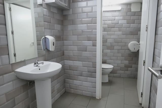 Erhverv til salg i El Parc i La Llacuna del Poblenou, Barcelona by - € 859.000 (Ref: 9808587)