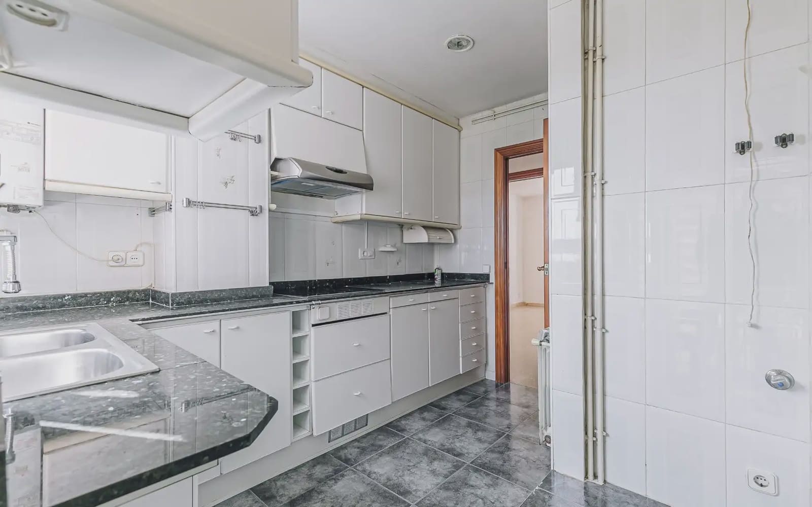 4 Zimmer Wohnung zu verkaufen in Barcelona Stadt mit Garage - 385.000 € (Ref: 9809425)