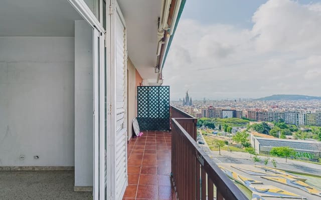4 Zimmer Wohnung zu verkaufen in Can Baró, Barcelona Stadt mit Garage - 385.000 € (Ref: 9809425)