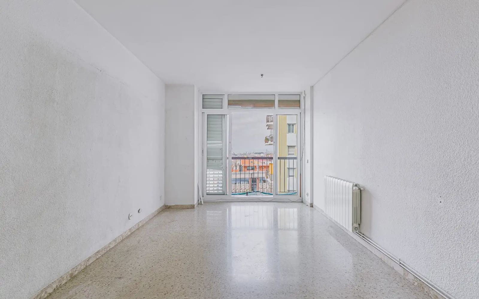 4 Zimmer Wohnung zu verkaufen in Barcelona Stadt mit Garage - 385.000 € (Ref: 9809425)