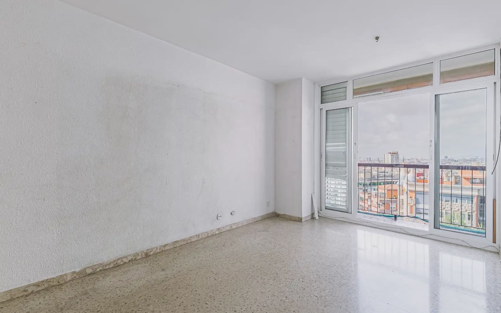 4 Zimmer Wohnung zu verkaufen in Barcelona Stadt mit Garage - 385.000 € (Ref: 9809425)