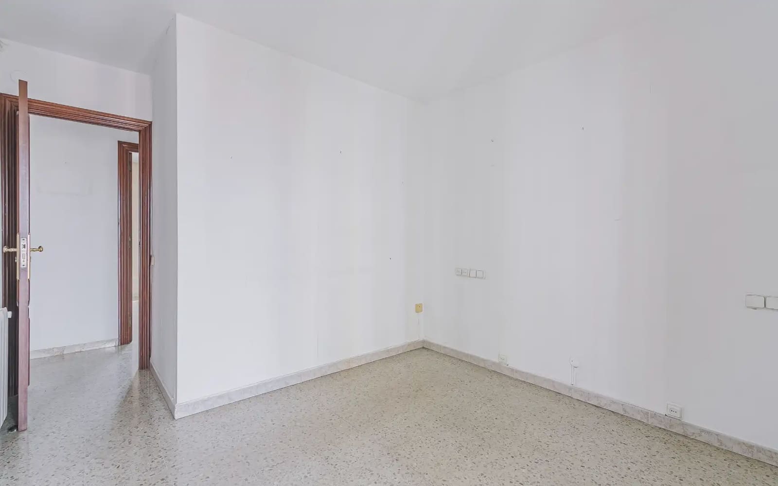 4 Zimmer Wohnung zu verkaufen in Barcelona Stadt mit Garage - 385.000 € (Ref: 9809425)