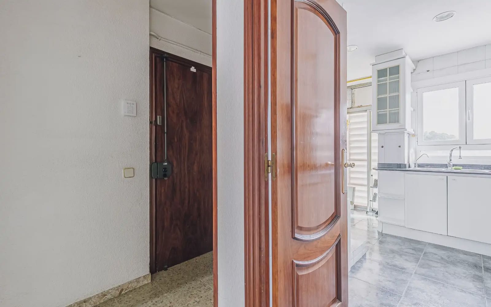 4 Zimmer Wohnung zu verkaufen in Barcelona Stadt mit Garage - 385.000 € (Ref: 9809425)