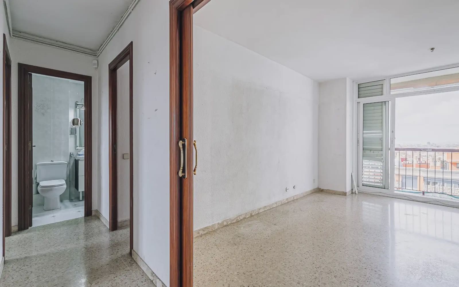 4 Zimmer Wohnung zu verkaufen in Barcelona Stadt mit Garage - 385.000 € (Ref: 9809425)