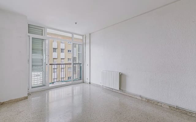 4 Zimmer Wohnung zu verkaufen in Can Baró, Barcelona Stadt mit Garage - 385.000 € (Ref: 9809425)