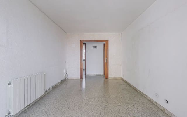 4 Zimmer Wohnung zu verkaufen in Can Baró, Barcelona Stadt mit Garage - 385.000 € (Ref: 9809425)