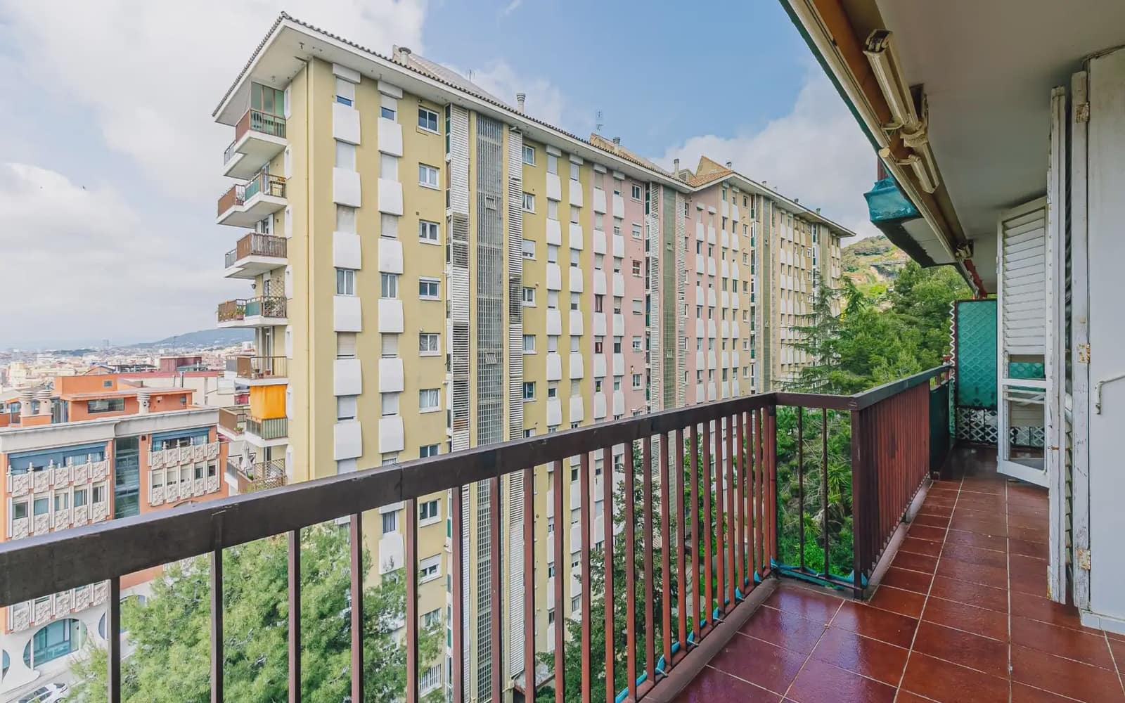 4 Zimmer Wohnung zu verkaufen in Barcelona Stadt mit Garage - 385.000 € (Ref: 9809425)