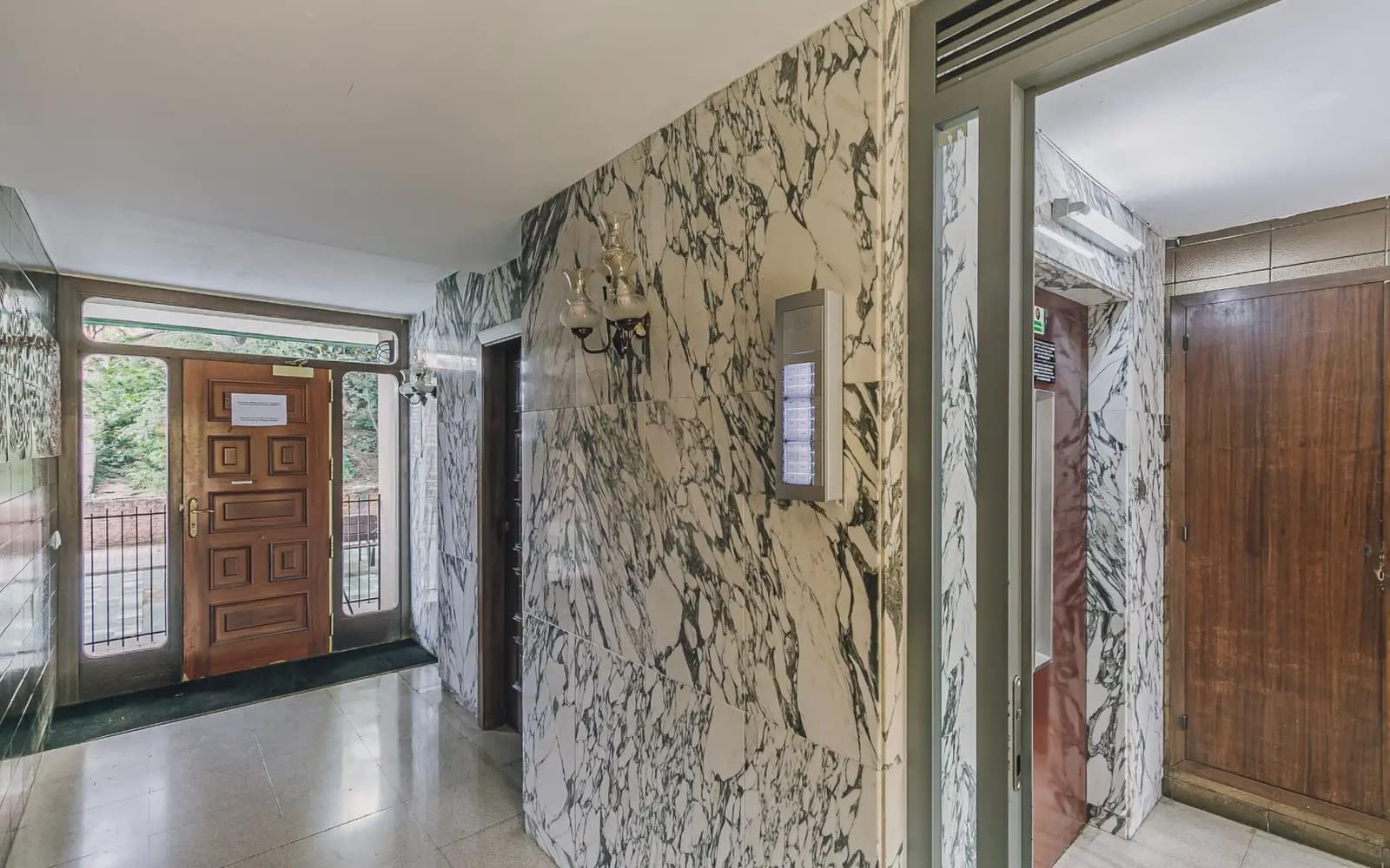 4 Zimmer Wohnung zu verkaufen in Barcelona Stadt mit Garage - 385.000 € (Ref: 9809425)