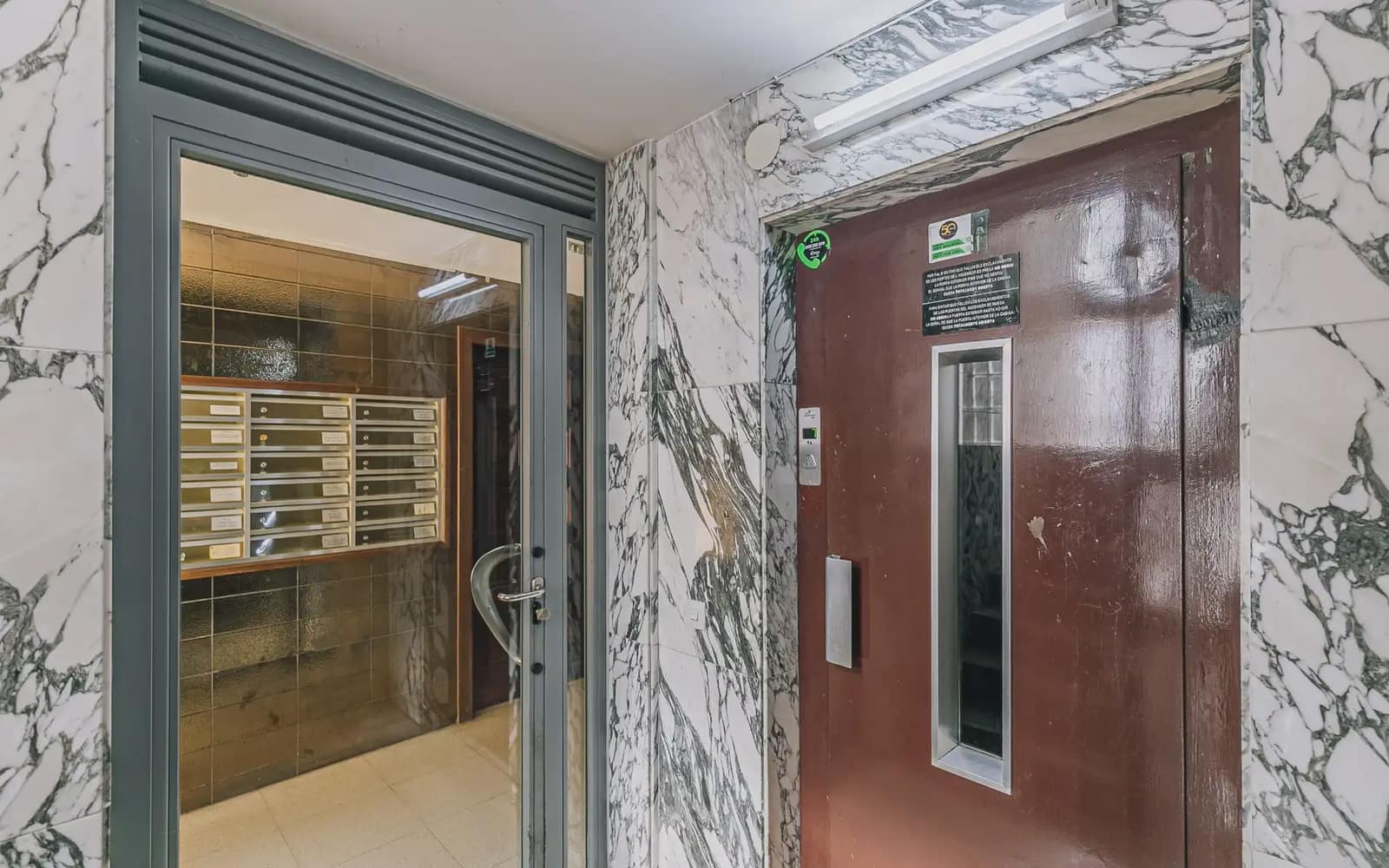 4 Zimmer Wohnung zu verkaufen in Barcelona Stadt mit Garage - 385.000 € (Ref: 9809425)