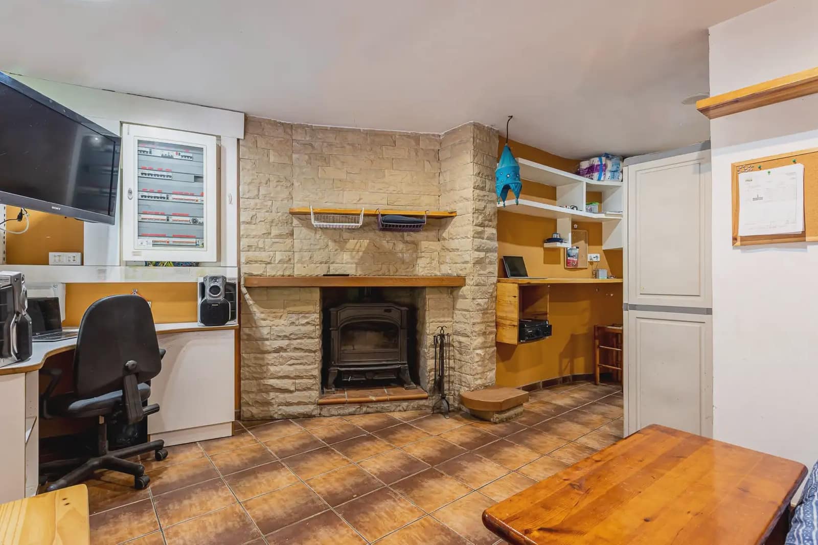 8 bedroom Hotel for sale in Montanejos - € 489,000 (Ref: 9819631)