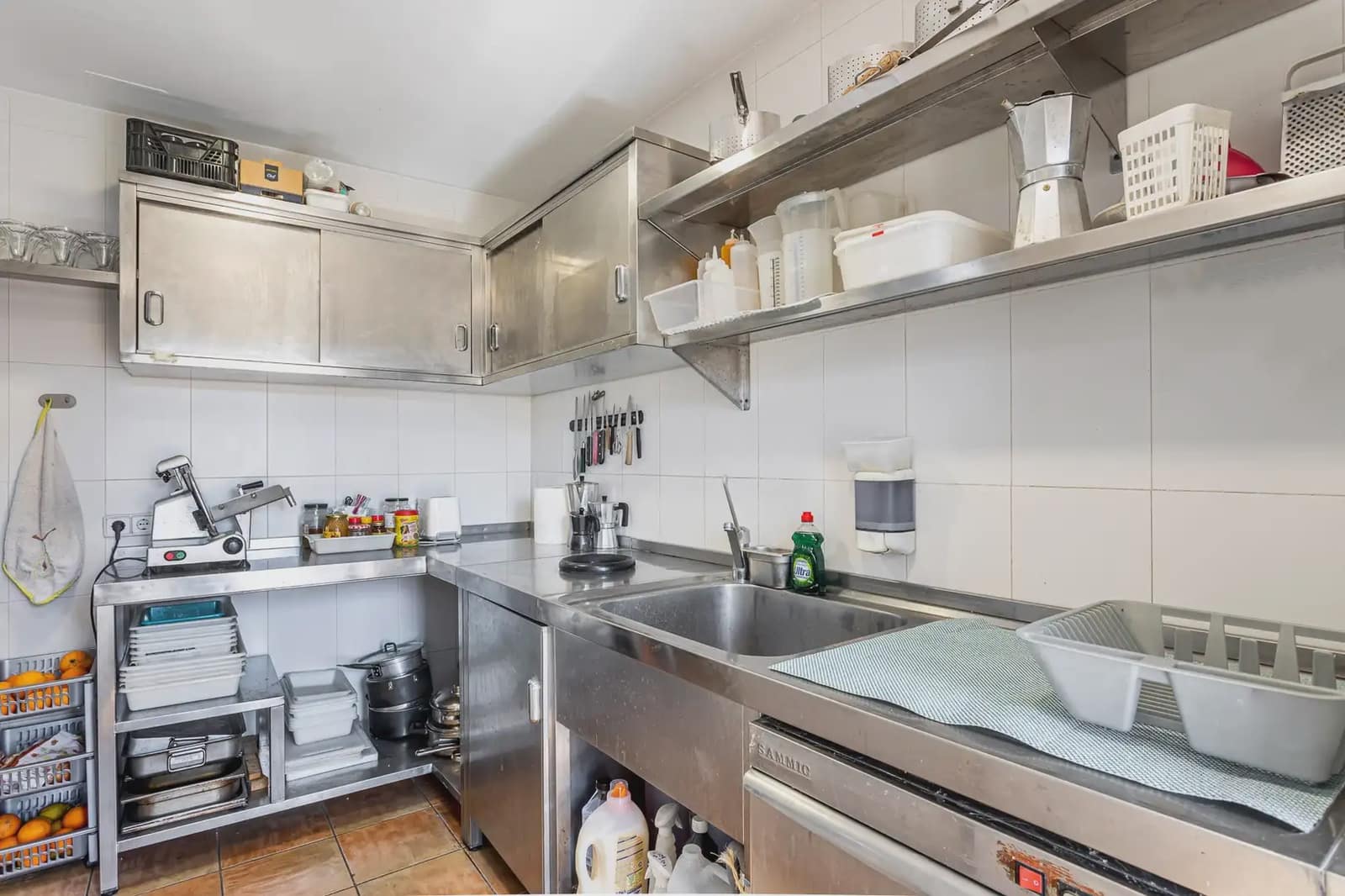 8 bedroom Hotel for sale in Montanejos - € 489,000 (Ref: 9819631)
