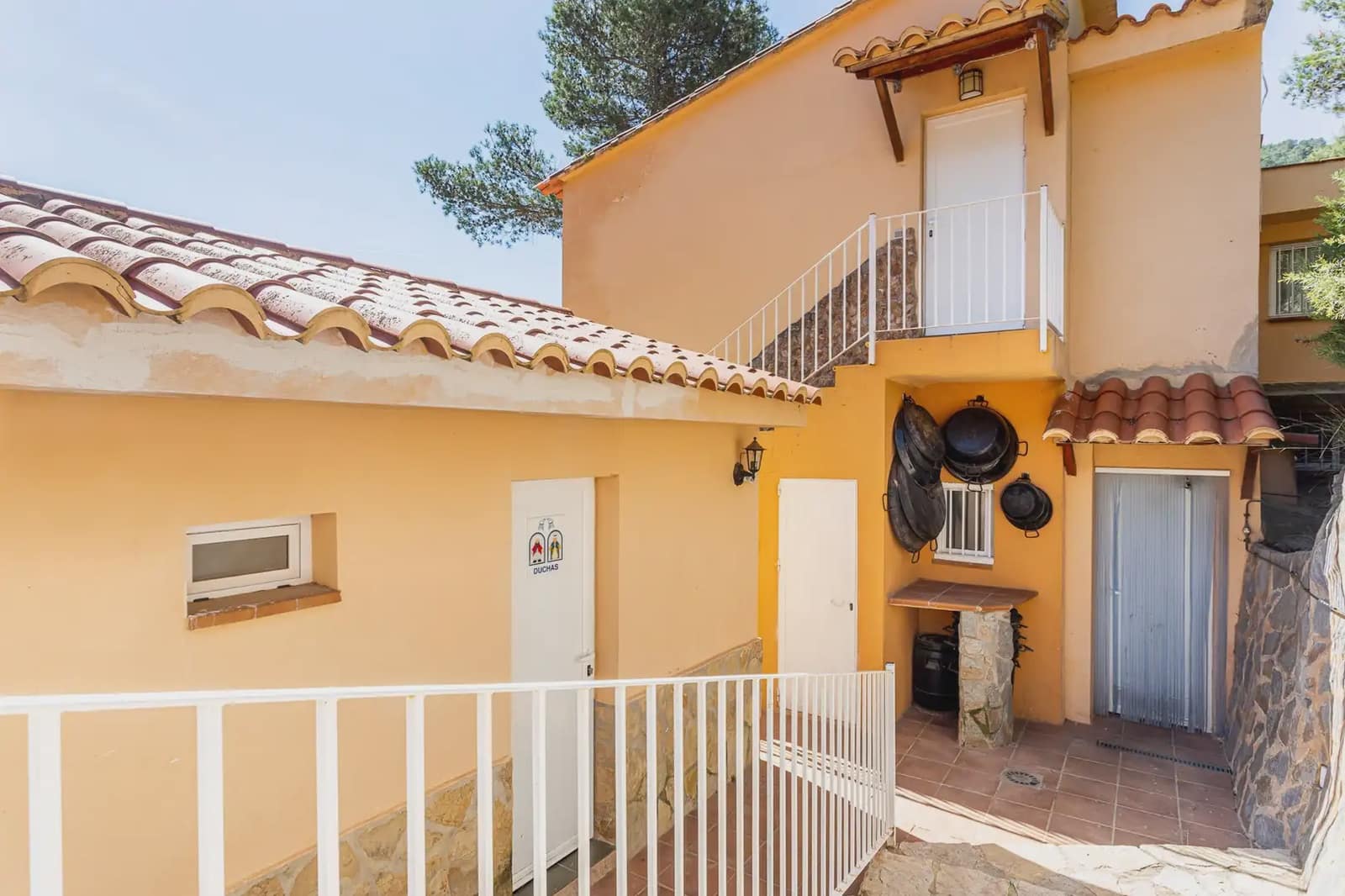 8 bedroom Hotel for sale in Montanejos - € 489,000 (Ref: 9819631)