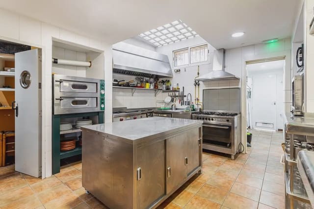 8 bedroom Hotel for sale in Montanejos - € 489,000 (Ref: 9819631)