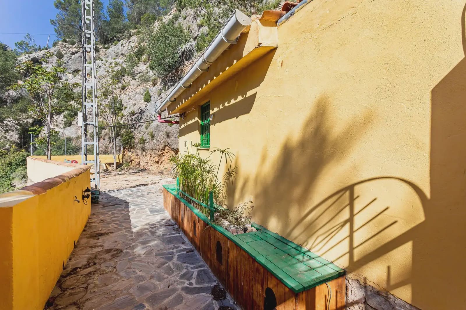 8 bedroom Hotel for sale in Montanejos - € 489,000 (Ref: 9819631)