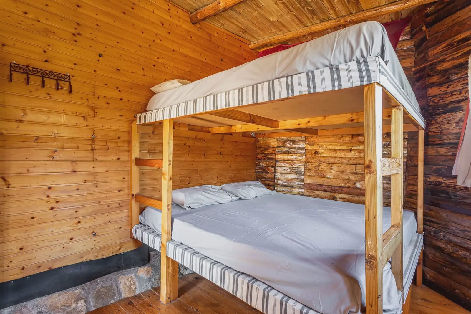 8 bedroom Hotel for sale in Montanejos - € 489,000 (Ref: 9819631)