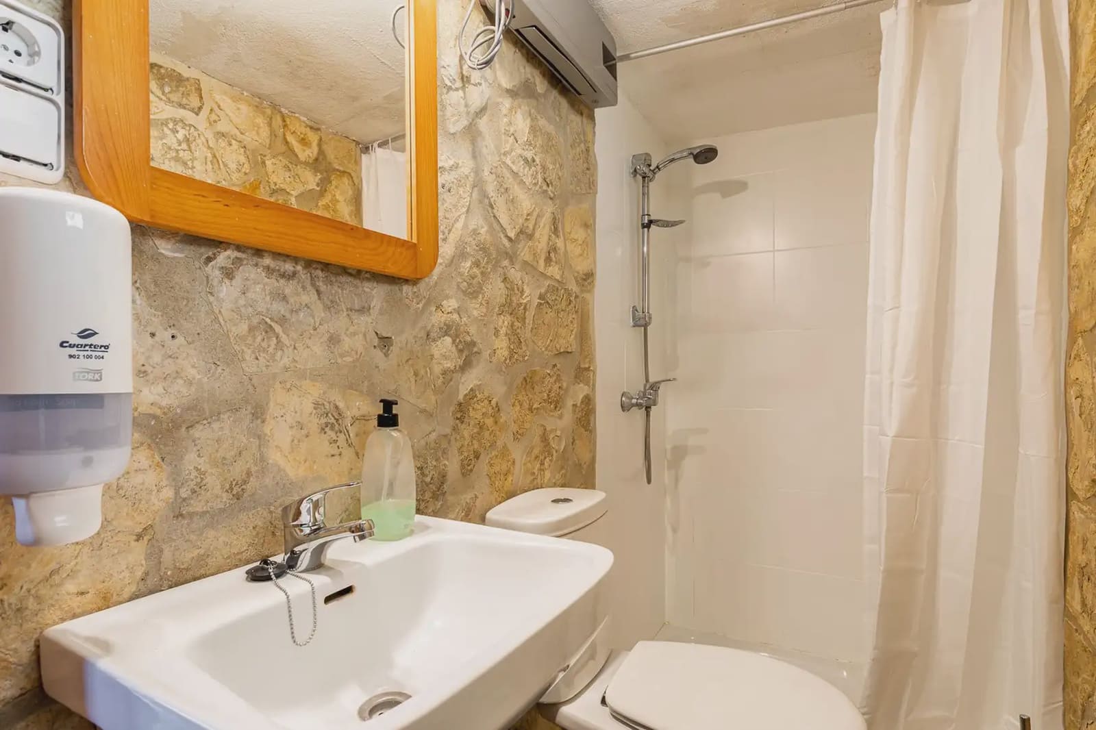 8 bedroom Hotel for sale in Montanejos - € 489,000 (Ref: 9819631)