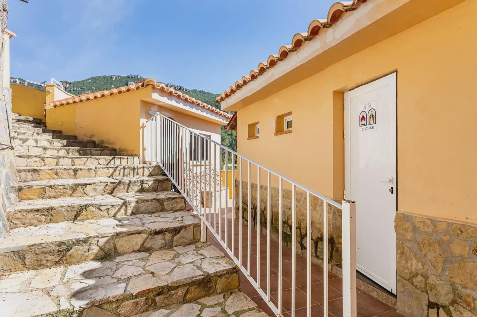 8 bedroom Hotel for sale in Montanejos - € 489,000 (Ref: 9819631)