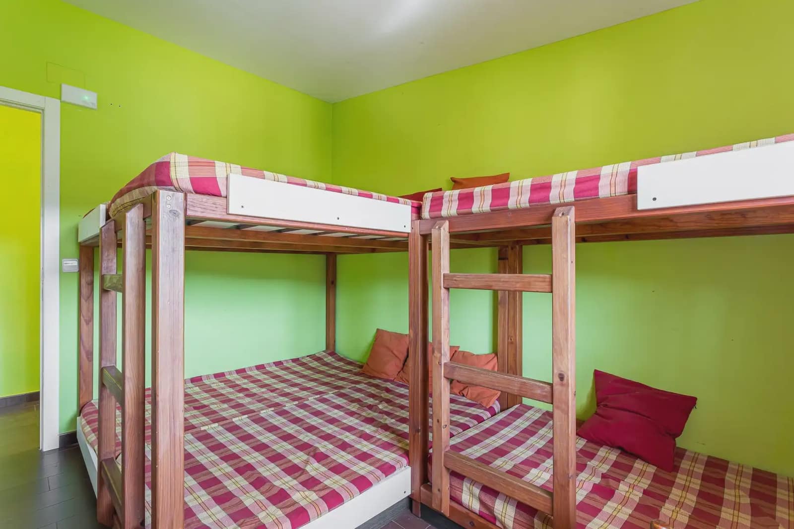 8 bedroom Hotel for sale in Montanejos - € 489,000 (Ref: 9819631)