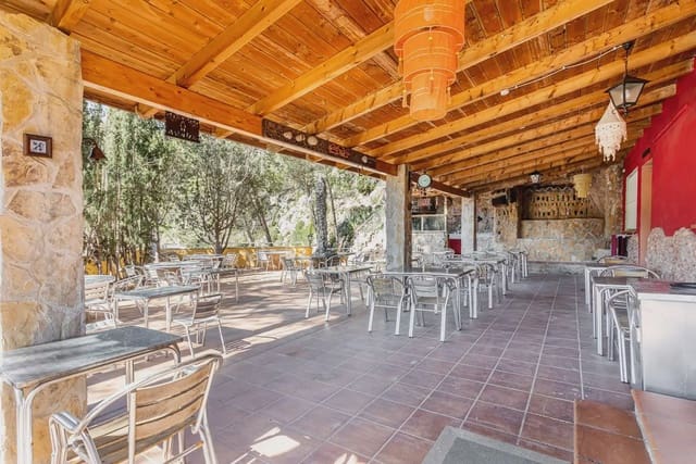 8 bedroom Hotel for sale in Montanejos - € 489,000 (Ref: 9819631)