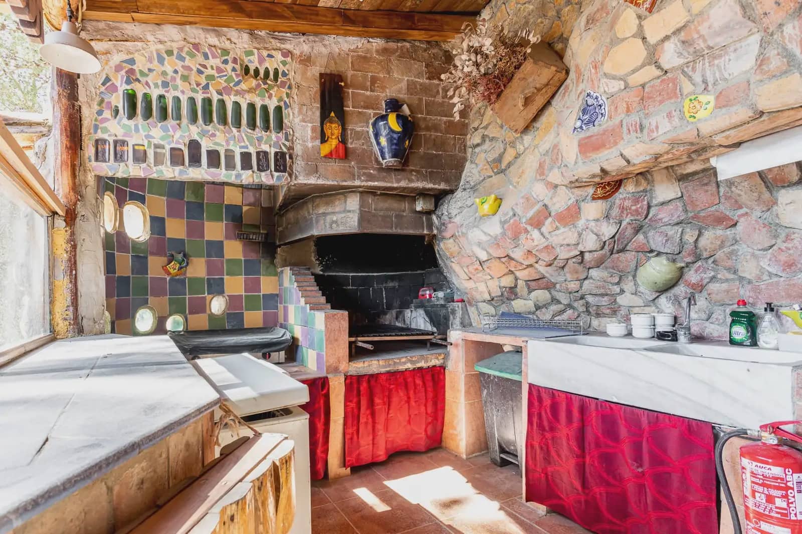 8 bedroom Hotel for sale in Montanejos - € 489,000 (Ref: 9819631)