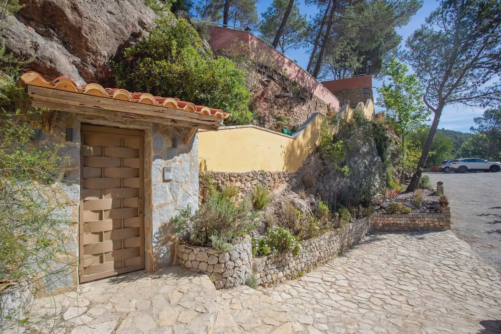 8 bedroom Hotel for sale in Montanejos - € 489,000 (Ref: 9819631)
