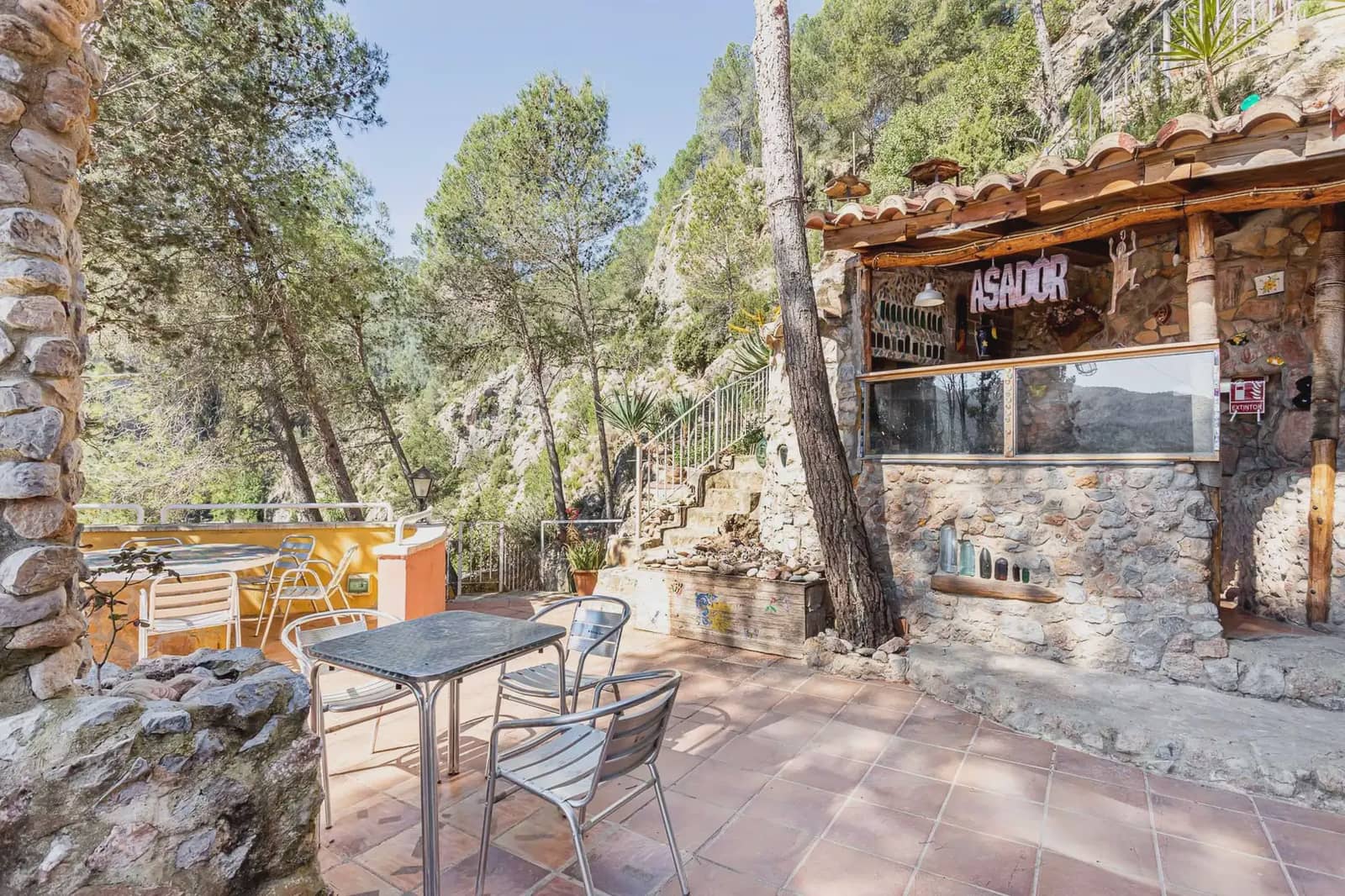 8 bedroom Hotel for sale in Montanejos - € 489,000 (Ref: 9819631)