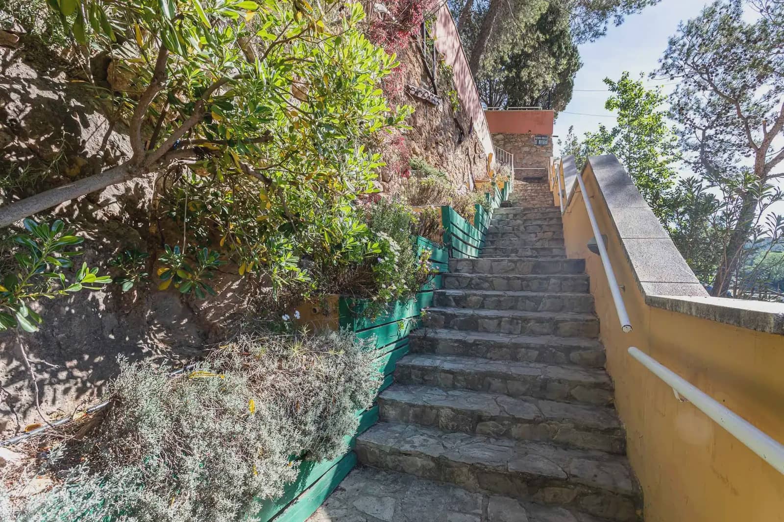 8 bedroom Hotel for sale in Montanejos - € 489,000 (Ref: 9819631)